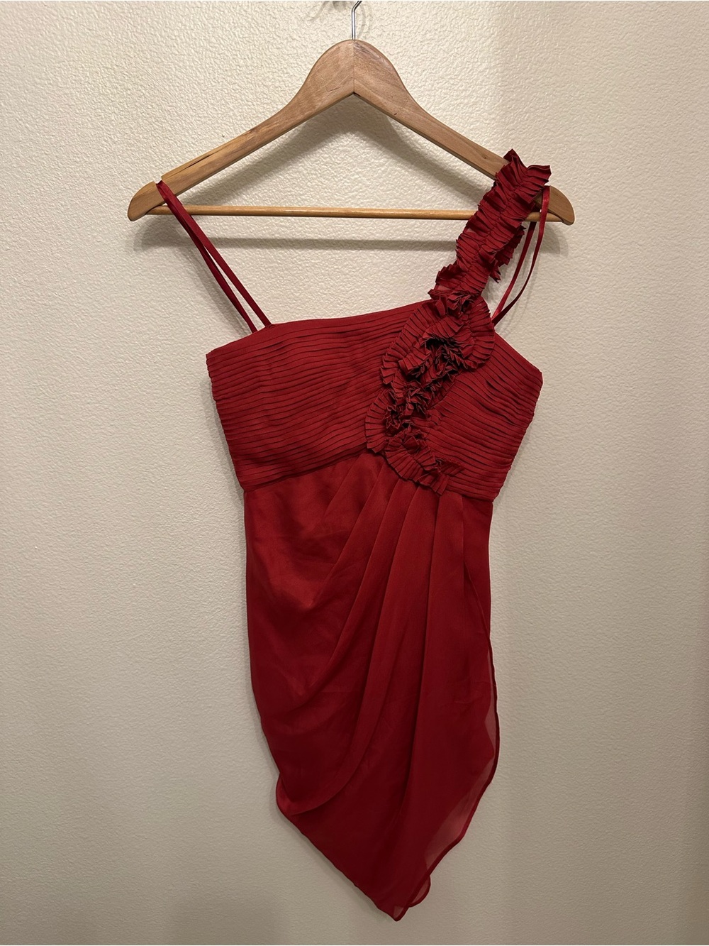 BCBGMaxAzria Red One-Shoulder Ruffle-Accent Cocktail Dress